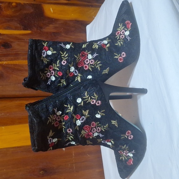 Besty Johnson Ankle Boots - Picture 8 of 15